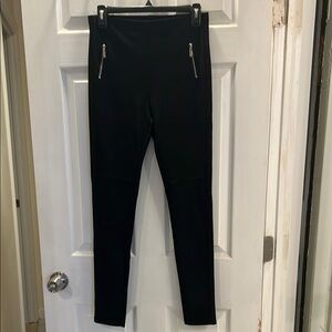 Black Leggings with Zipper Accents